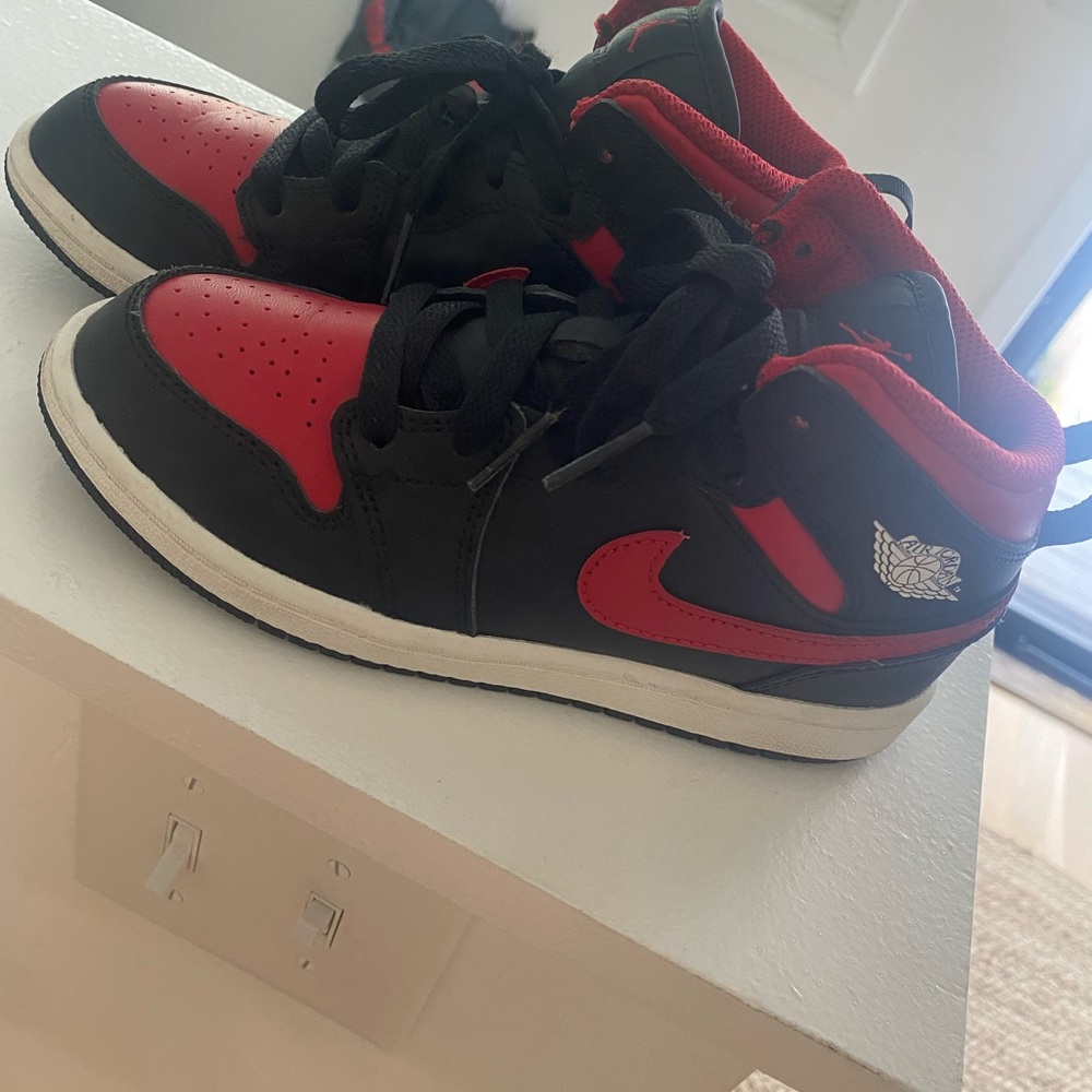 Nike Kids Black and Red Sneakers